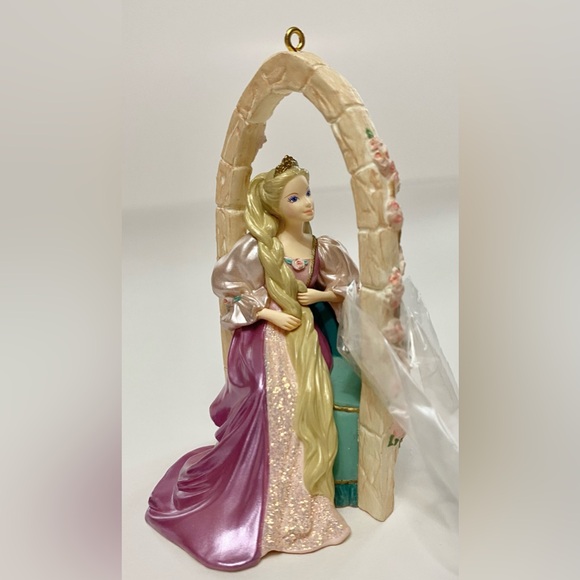 ♥️New In Box ~ 2002 Hallmark Keepsake “Barbie as Rapunzel” Collectors Ornament♥️ - Picture 3 of 9